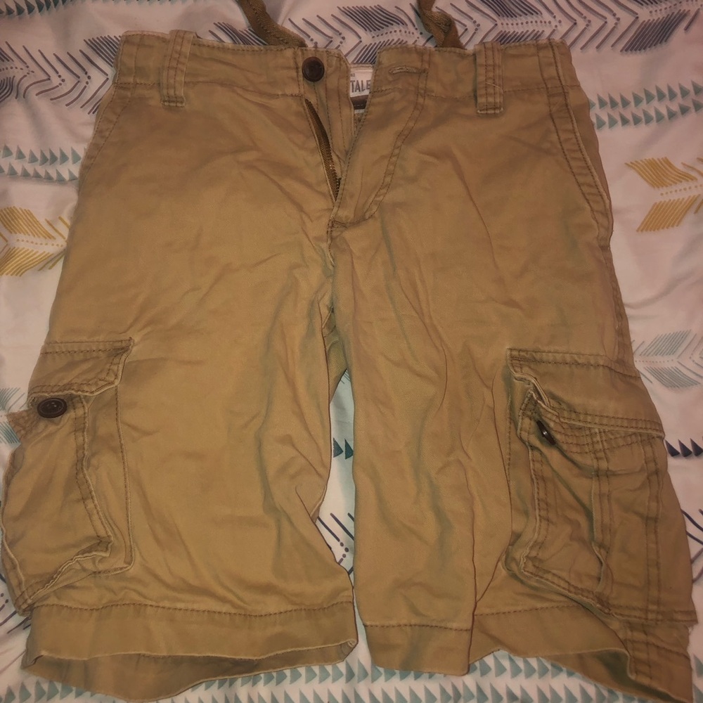 Young men’s Aeropostale cargo shorts size 27